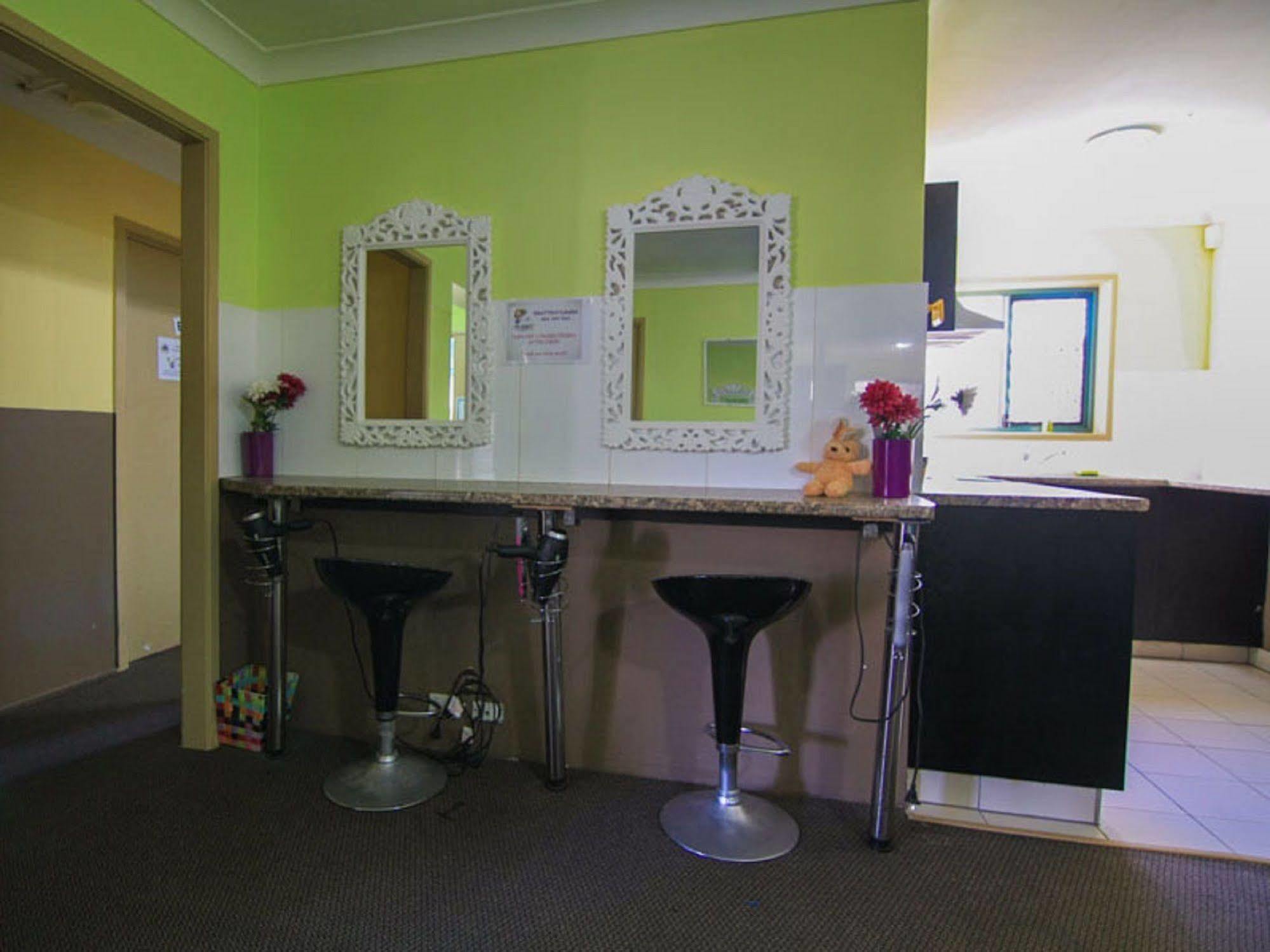Sleeping Inn Backpackers Resort Gold Coast Exterior foto