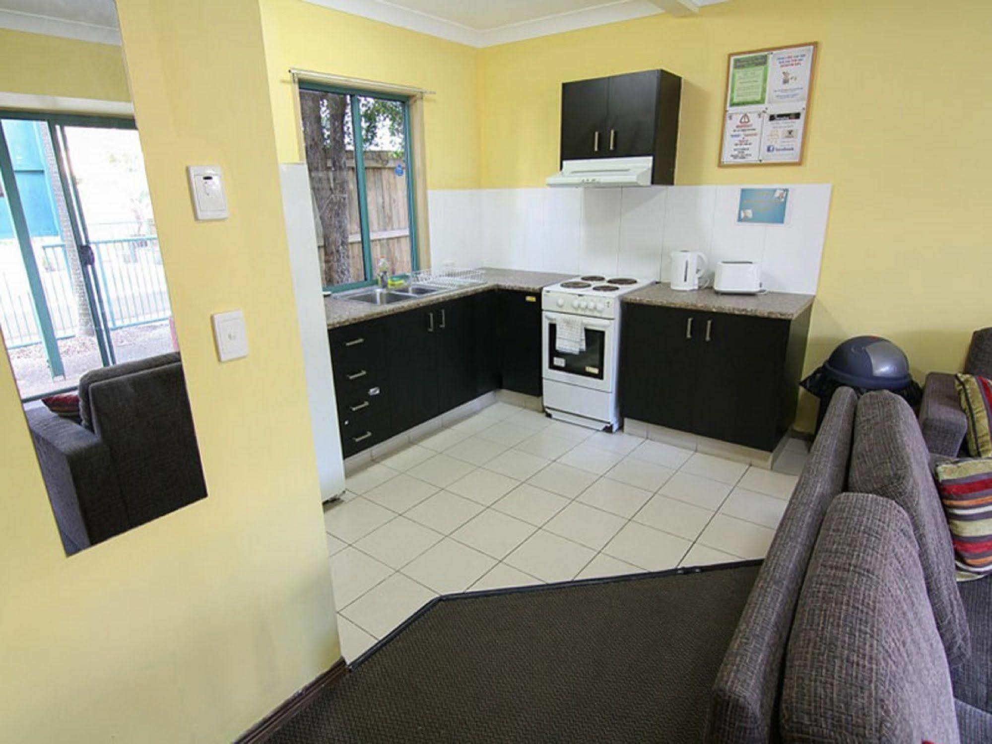 Sleeping Inn Backpackers Resort Gold Coast Exterior foto