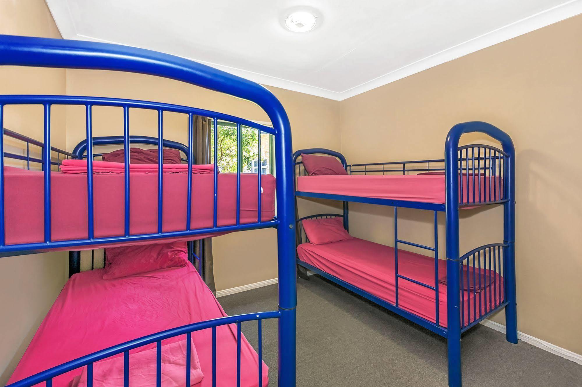 Sleeping Inn Backpackers Resort Gold Coast Exterior foto